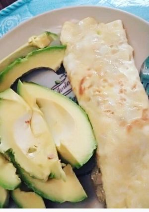 A picture of Fried egg with avacado.