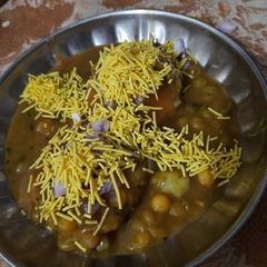 A picture of Ragda patties.