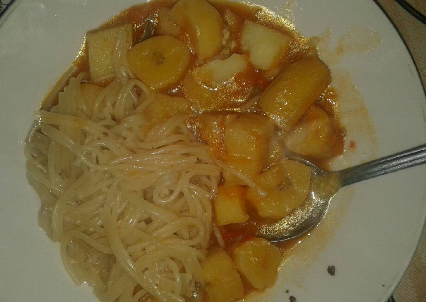 Matoke with spaghetti