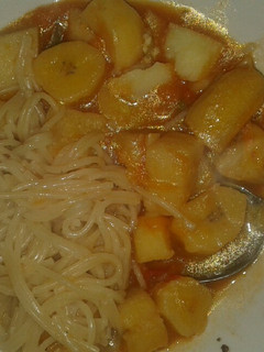 A picture of Matoke with spaghetti.