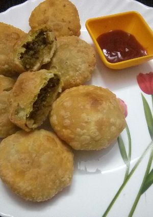 A picture of Lilva Kachori.