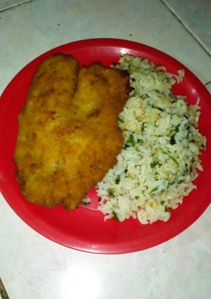 Una foto de Filete de pescado acompañado de un arroz blanco!!