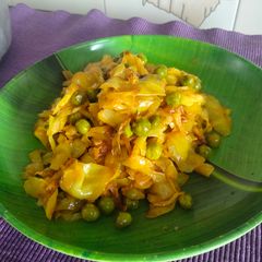 A picture of Cabbage matar.