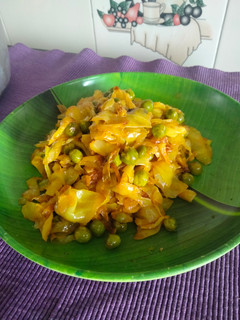 A picture of Cabbage matar.