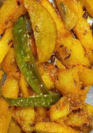 A picture of Mango chillies pickle.