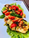 Piept de pui cu mozzarella și pesto