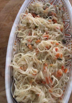 Une photo de Nouilles de riz aux légumes et yakitori