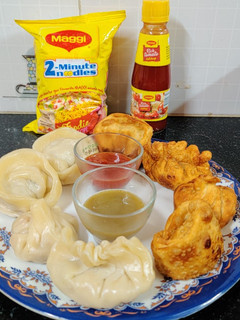 மேகி நூடுல் மோமோஸ் (Maggi noodles momos Recipe in Tamil) செய்முறை முக்கிய புகைப்படம்