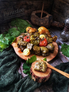 عکسی از دستور دلمه برگ مو و فلفل و گوجه فرنگی