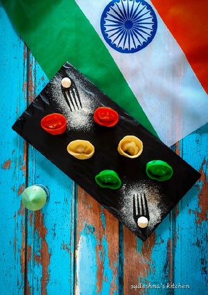 A picture of Tricolor Chicken Momos.