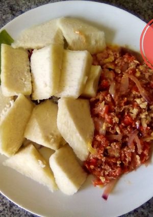 A picture of Boiled yam and egg sauce.