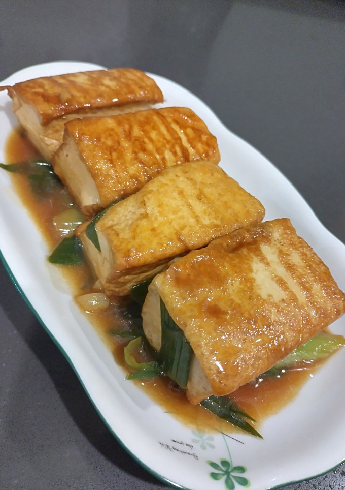 蒜苗燒豆腐（方便素）（簡單料理）（省錢料理） 的食譜成品照片
