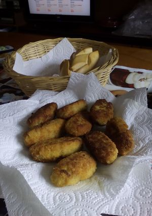 Una foto de Croquetas caseras de pollo tomatero