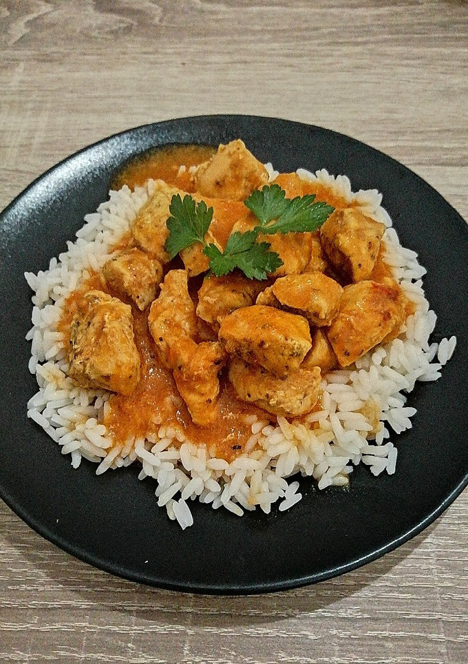 Una foto de Pollo al curry con leche de coco