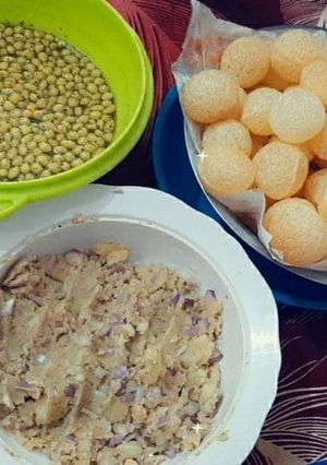 A picture of Golgappe.
