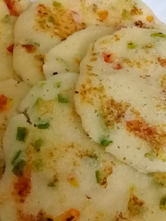 सूजी उत्तपम रेसिपी (Sooji Uttapam Recipe in Hindi) रेसिपी मुख्य फोटो