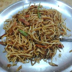A picture of Chow mein.