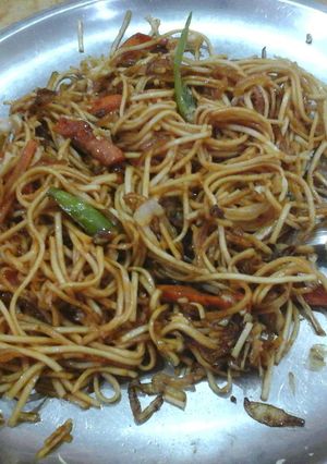 A picture of Chow mein.