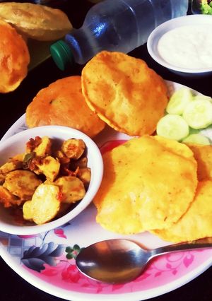 A picture of Besan messi masala puri - eat with arbi Fry.