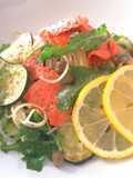 Pasta al limone e burro con zucchina e salmone affumicato