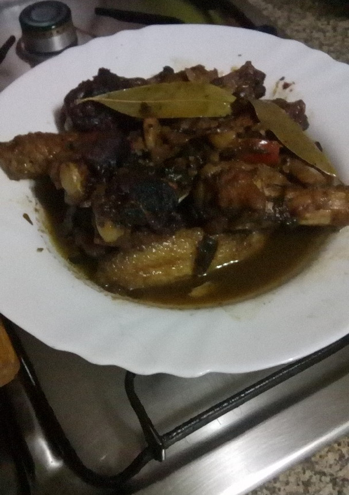 Una foto de Alitas de pollo en salsa