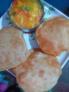 பூரி செய்முறை முக்கிய புகைப்படம்