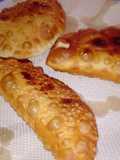 Empanadas de queso y tocineta (panceta, beicon)