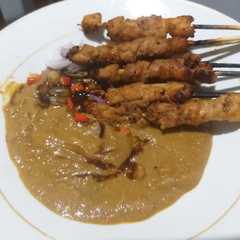 A picture of Sate ayam 🍢🍢🍢.
