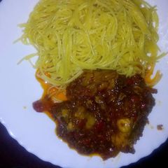 A picture of Fried Beef with spaghetti.