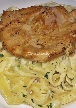 Sertésszelet sajtos-tejszínes tésztával recept fotója