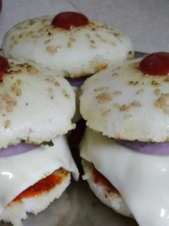 ઈડલી બગૅર(Idli Burger Recipe in Gujarati) રેસીપી મુખ્ય ફોટો