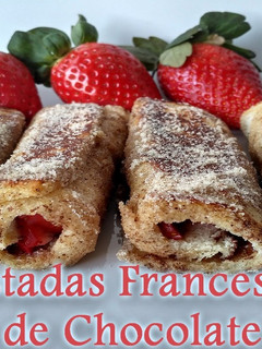 Una foto de Tostadas francesas con chocolate y fresas