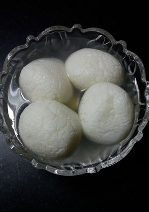 A picture of Sponji Rasgulle.