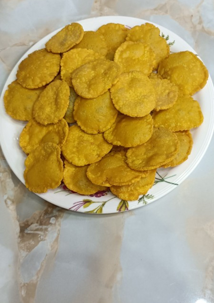 A picture of Cornmeal Papadi.