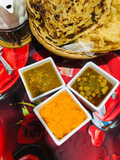A picture of Desi halwa poori.