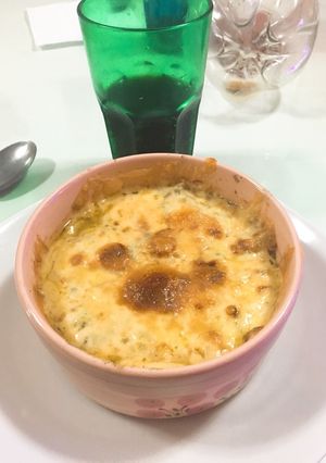Una foto de Sopa de cebolla gratinada