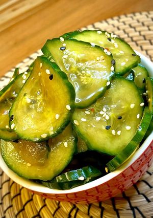 Una foto de Sunomono. Ensalada de pepino y sésamo