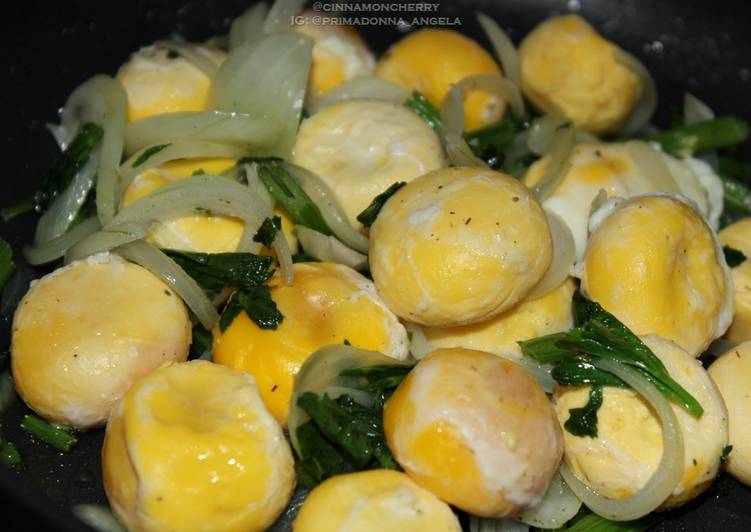 Simple Way to Make Homemade Yolks and Celery Stir-Fry
