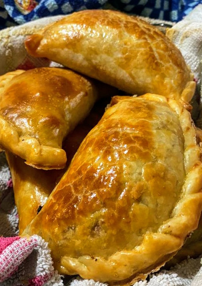 Una foto de Empanadas criollas jugosas con yasgua