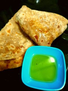 तिळ- गुळ पोळी (til gul poli recipe in marathi) रेसिपी चे मुख्य फोटो