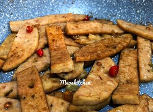 Hình của món Chả Lụa Kho Nước Tương.