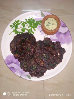 கேழ்வரகு மாவு முருங்கைக்கீரை அடை (Kelvaragu murungai adai Recipe in Tamil) செய்முறை முக்கிய புகைப்படம்