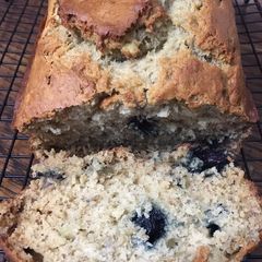 A picture of Blueberry Banana Bread 🍌🍞.