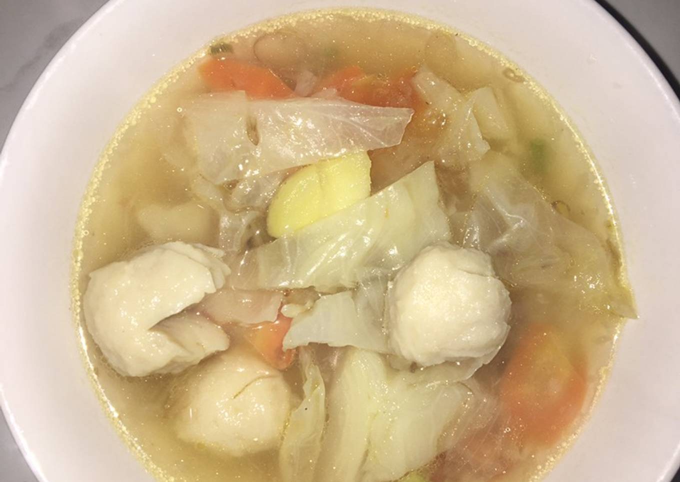 Sup sayur dengan bakso ringan