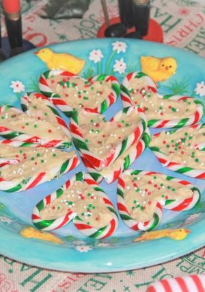 A picture of Little Elves Candy Cane Hearts.