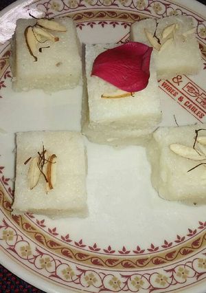 A picture of Coconut barffi.