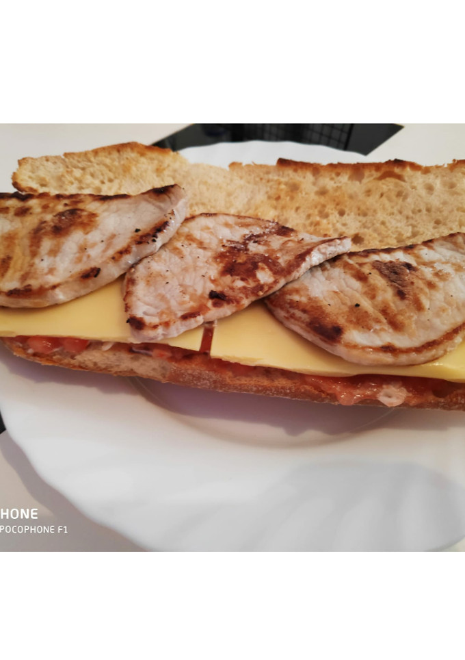 Una foto de Bocadillo con lomo