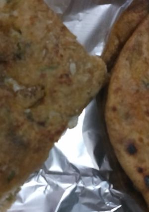 A picture of Ghobhi ka paratha.