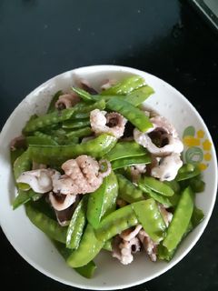 Hình của món Chổm xào đậu hà lan.