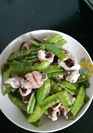 Hình của món Chổm xào đậu hà lan.
